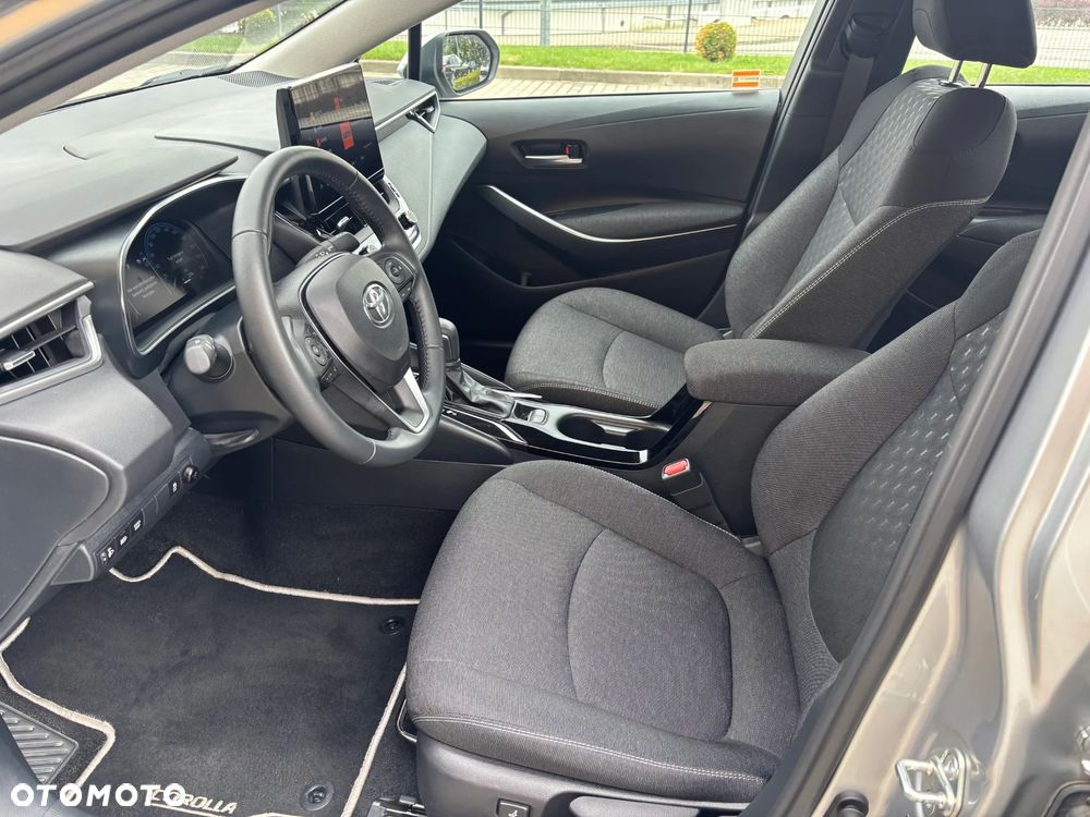 Toyota Corolla 1.8 Hybrid Comfort - 23
