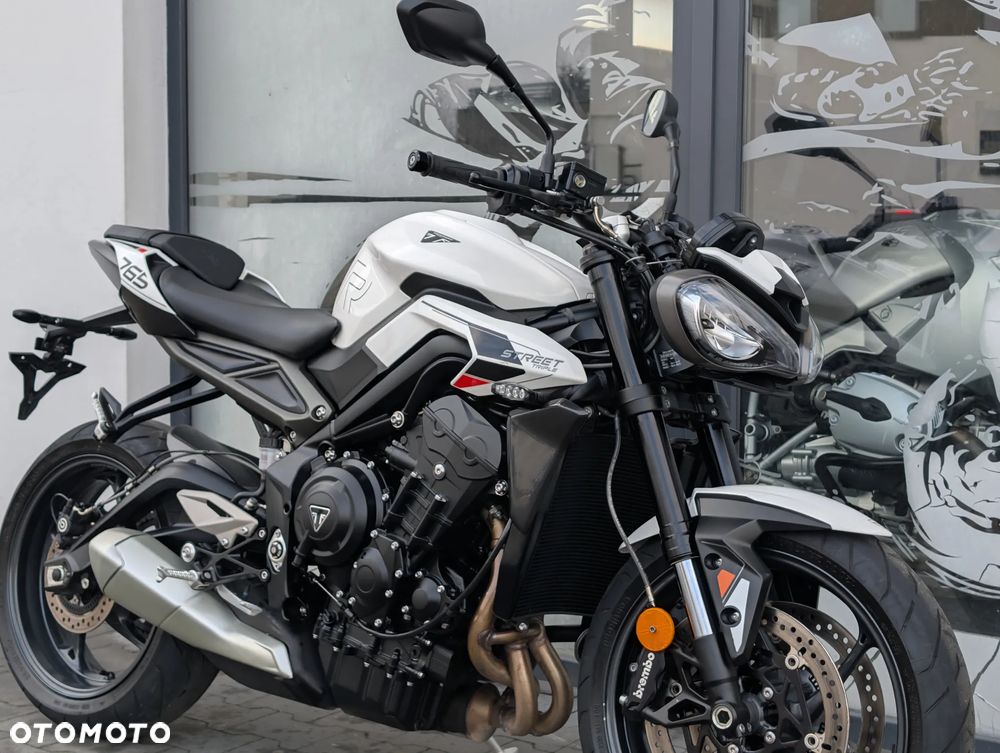 Triumph Street Triple - 15