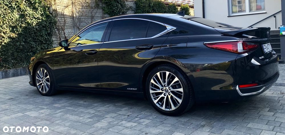 Lexus ES 300h Business Edition - 9