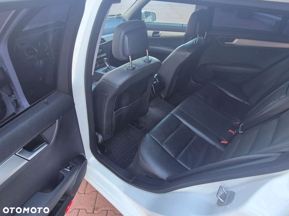 Mercedes-Benz Klasa C 350 CDI DPF (BlueEFFICIENCY) 7G-TRONIC Avantgarde - 30