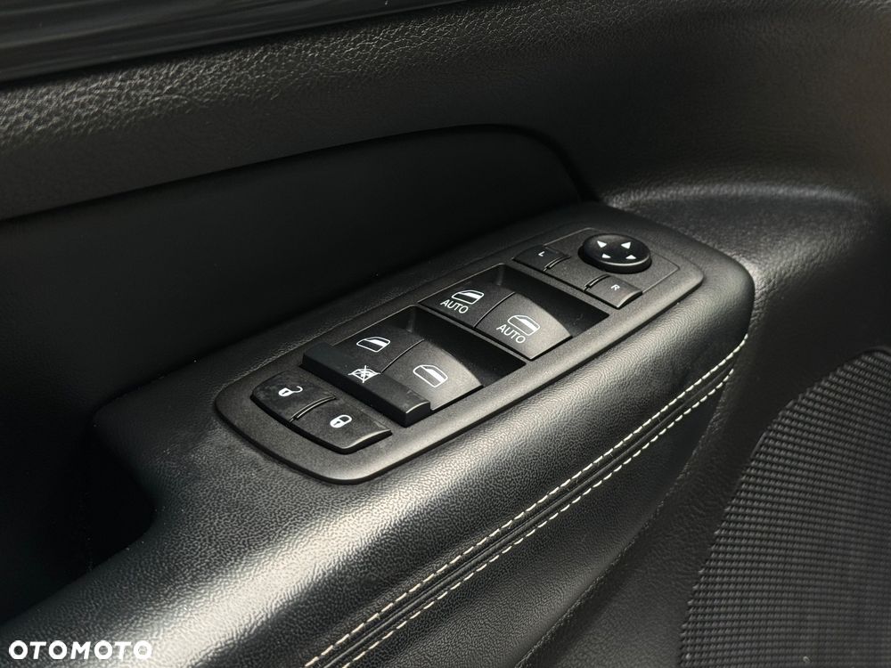Jeep Grand Cherokee - 12