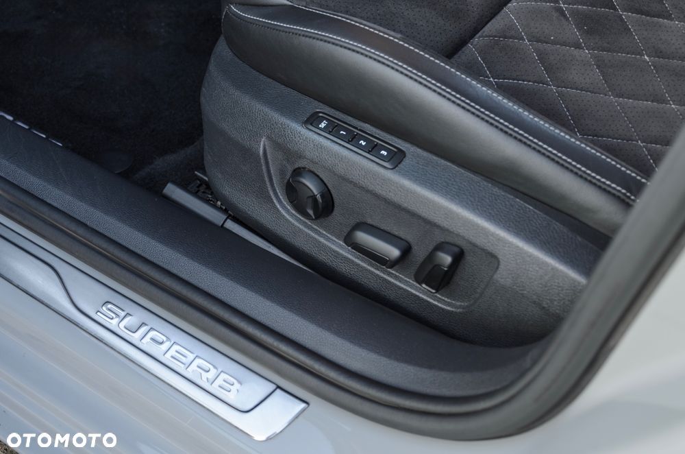 Skoda Superb 2.0 TDI SCR Sportline DSG - 16