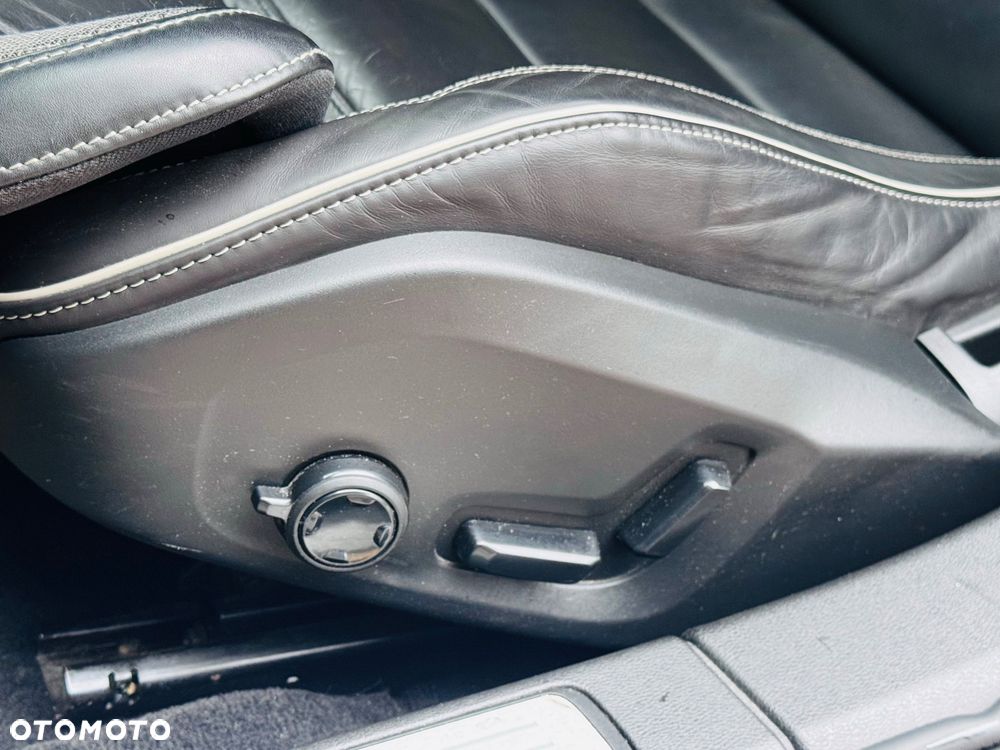 Volvo V60 D4 AWD R-Design - 38