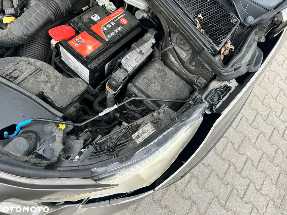 Peugeot 2008 BlueHDi 100 STOP & START Allure - 17