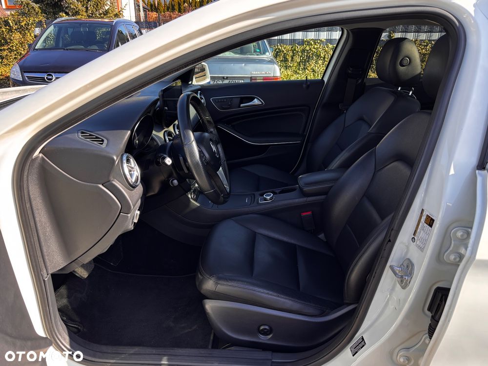 Mercedes-Benz GLA 250 4Matic 7G-DCT AMG Line - 11
