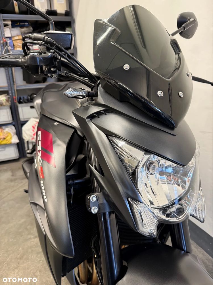 Suzuki GSX - 33