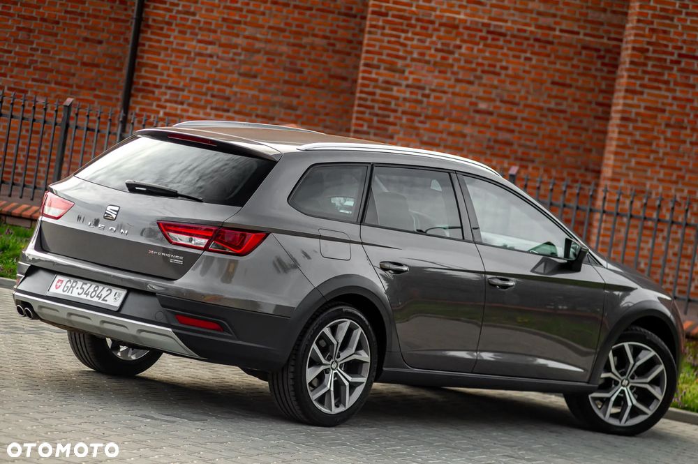 Seat Leon 2.0 TDI DPF Start&Stop DSG XCELLENCE - 4