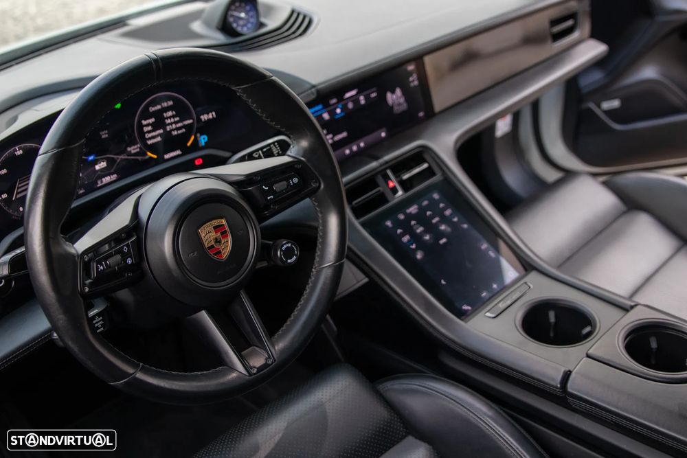 Porsche Taycan - 35