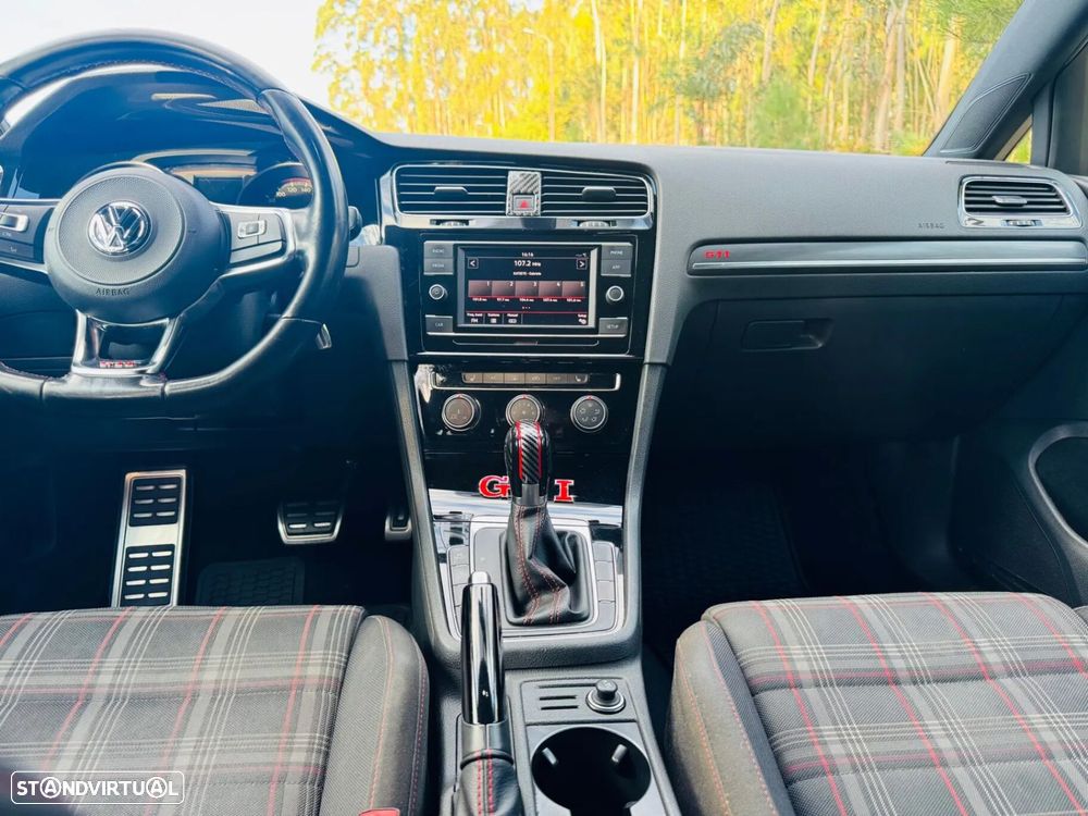 VW Golf 2.0 TSi GTi DSG Performance - 32