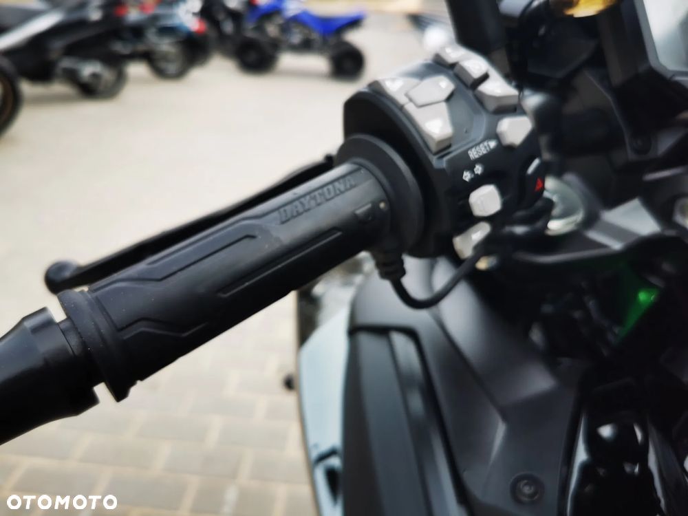 Kawasaki H2 - 32