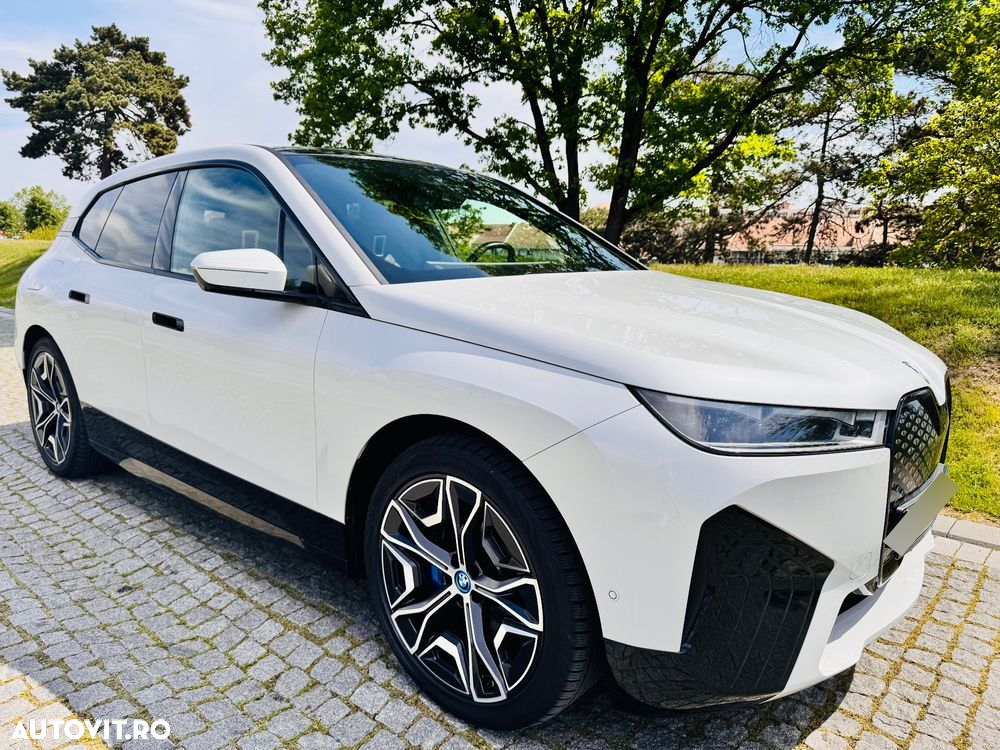 BMW iX xDrive40 - 11
