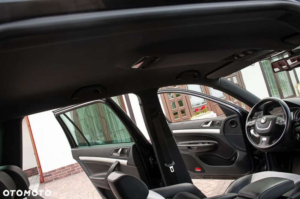 Skoda Octavia 2.0 TDI CR DPF DSG RS - 27
