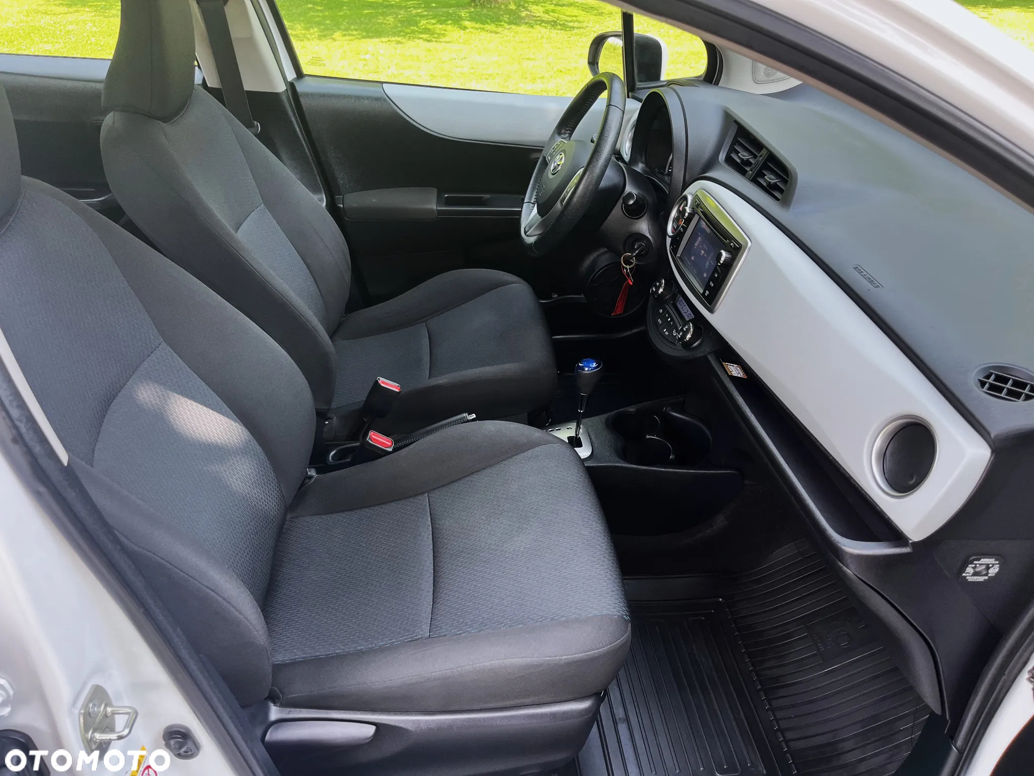 Toyota Yaris Hybrid 100 Premium - 19