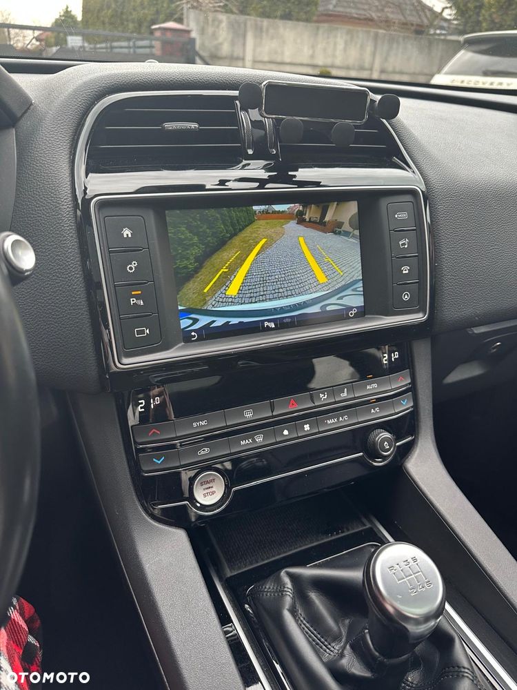 Jaguar F-Pace - 21