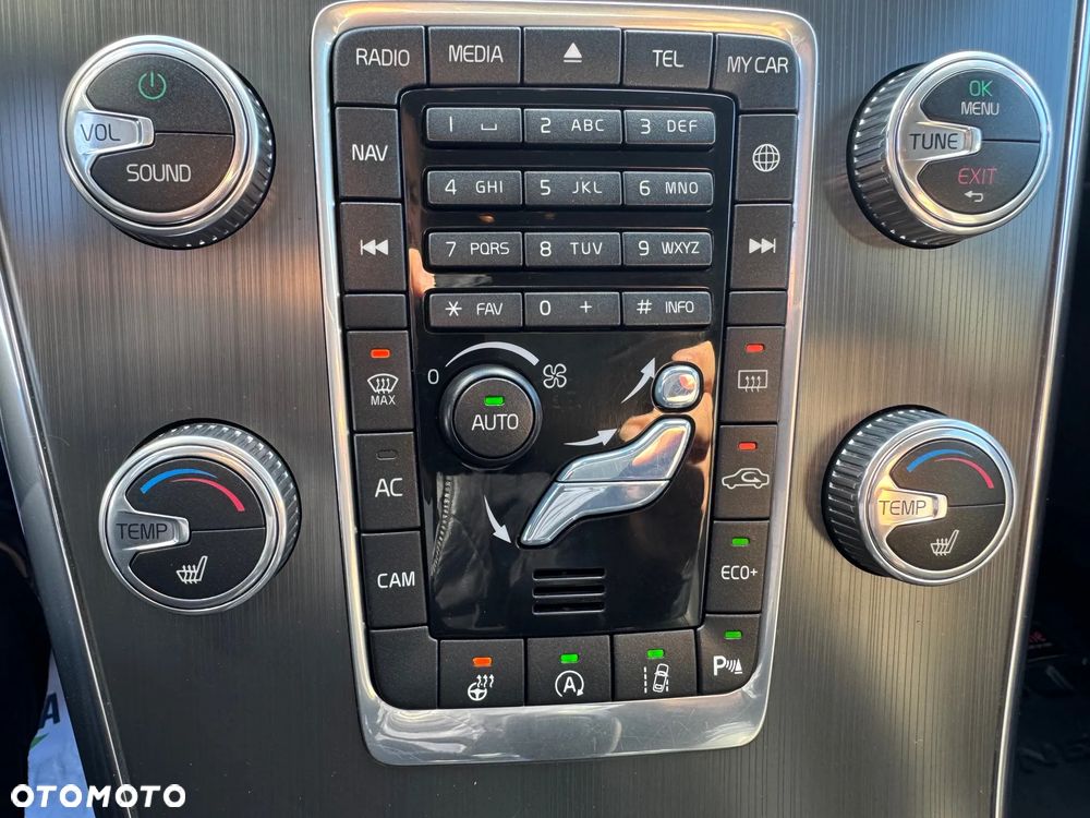 Volvo XC 60 D4 Momentum - 25