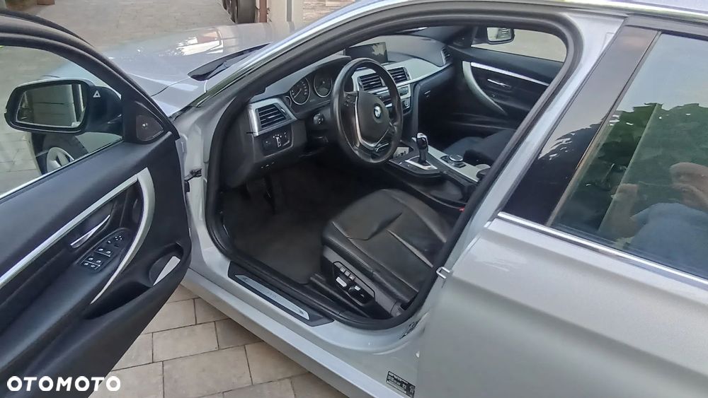 BMW Seria 3 328i xDrive Luxury Line - 31