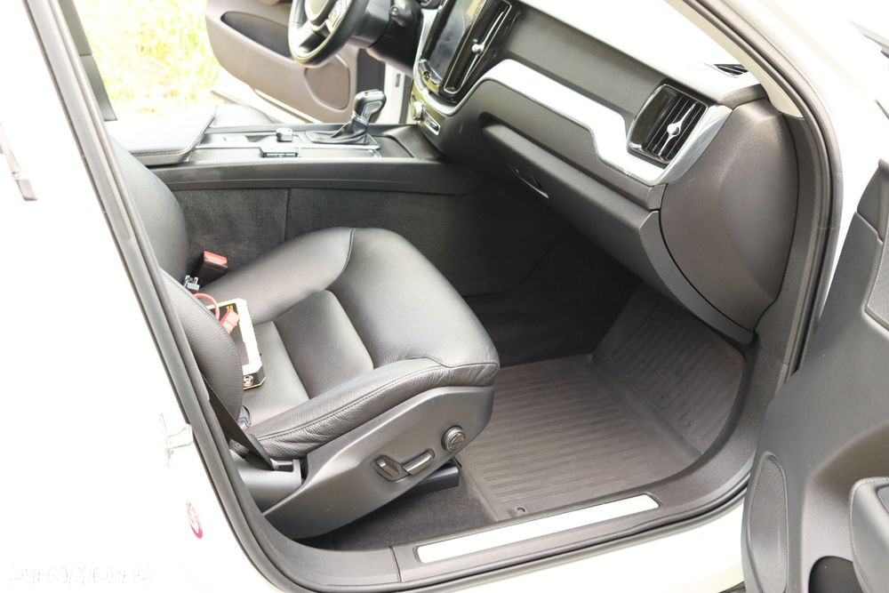 Volvo XC 60 T5 AWD Geartronic Momentum - 34