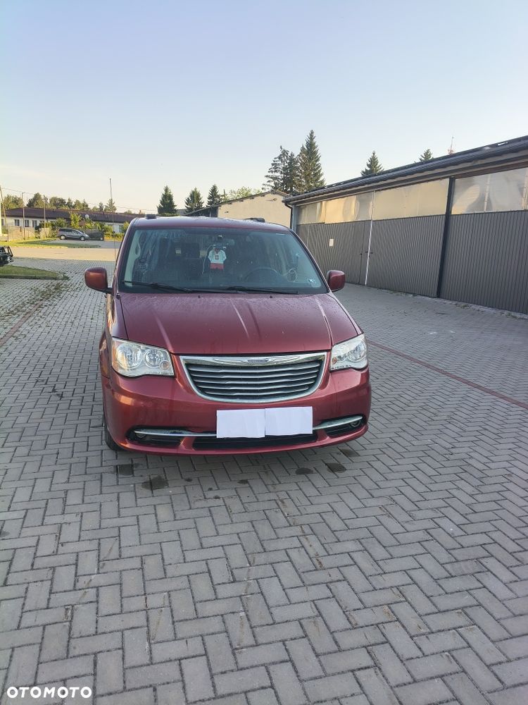 Chrysler Town & Country - 3