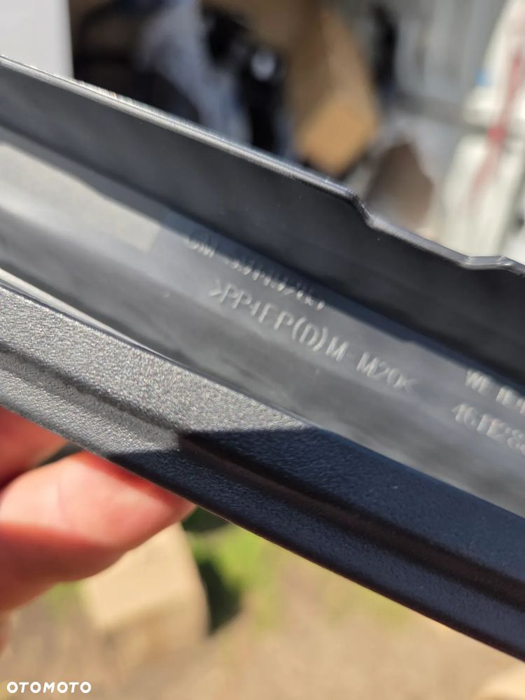 Uszczelka ramka Szyby Drzwi Lewa Przód przednia Citroen C3 Aircross YQ00069680 39149283 - 6