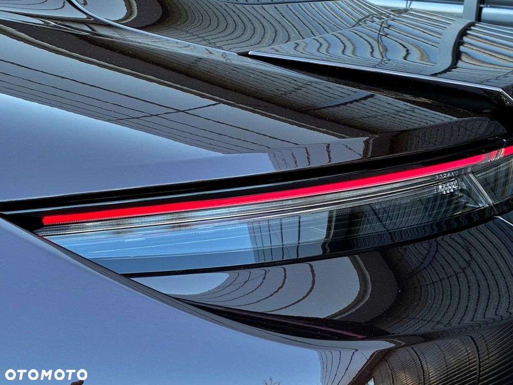 Porsche Taycan - 12