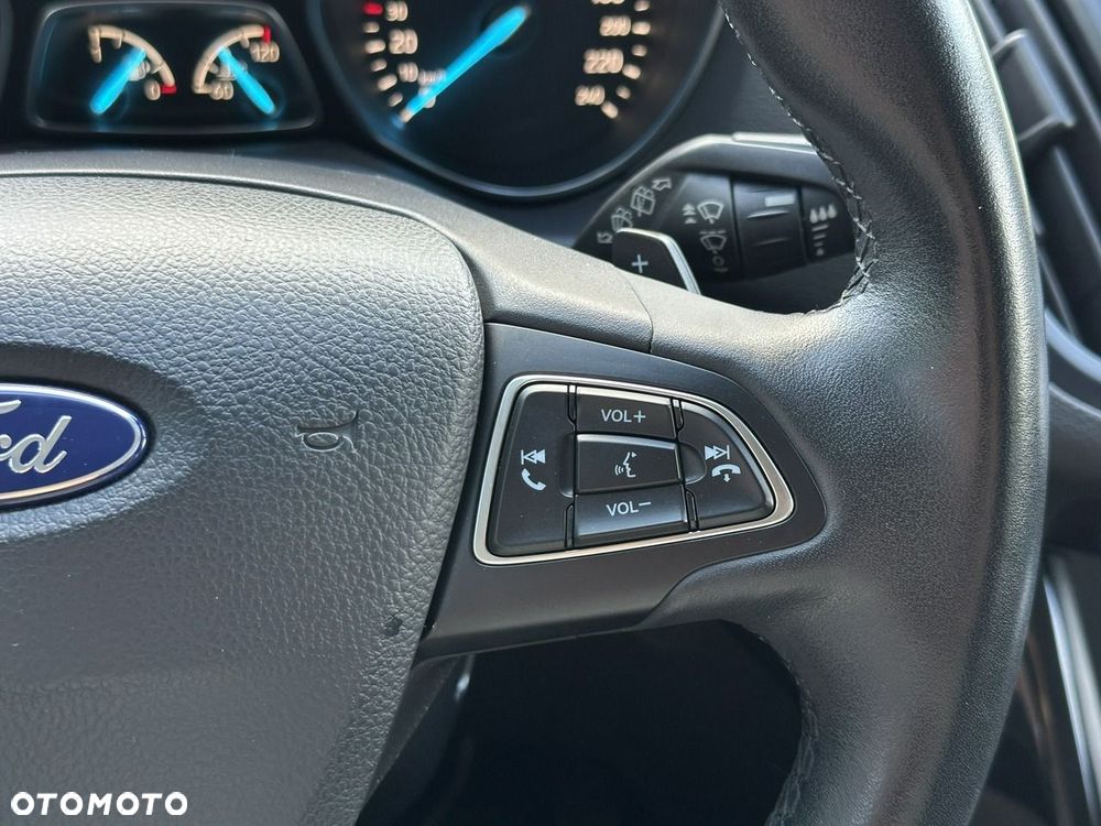 Ford Kuga - 36