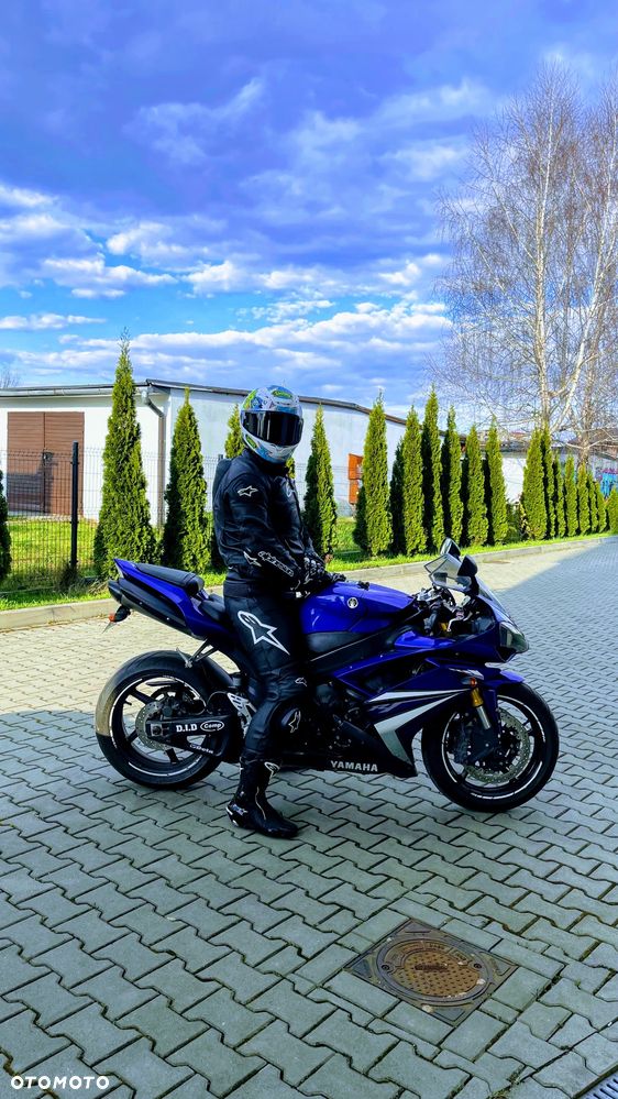 Yamaha R1 - 21