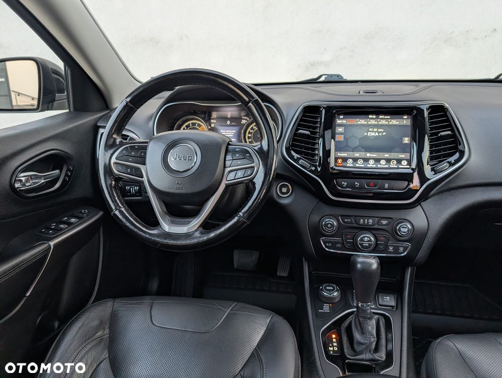 Jeep Cherokee - 19