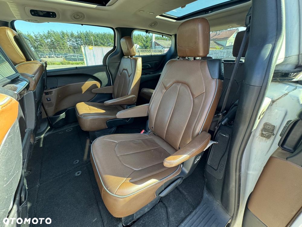 Chrysler Pacifica - 23