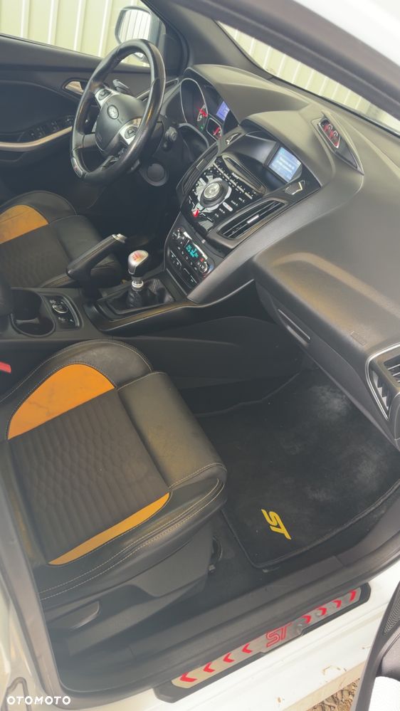 Ford Focus SW ST - 8