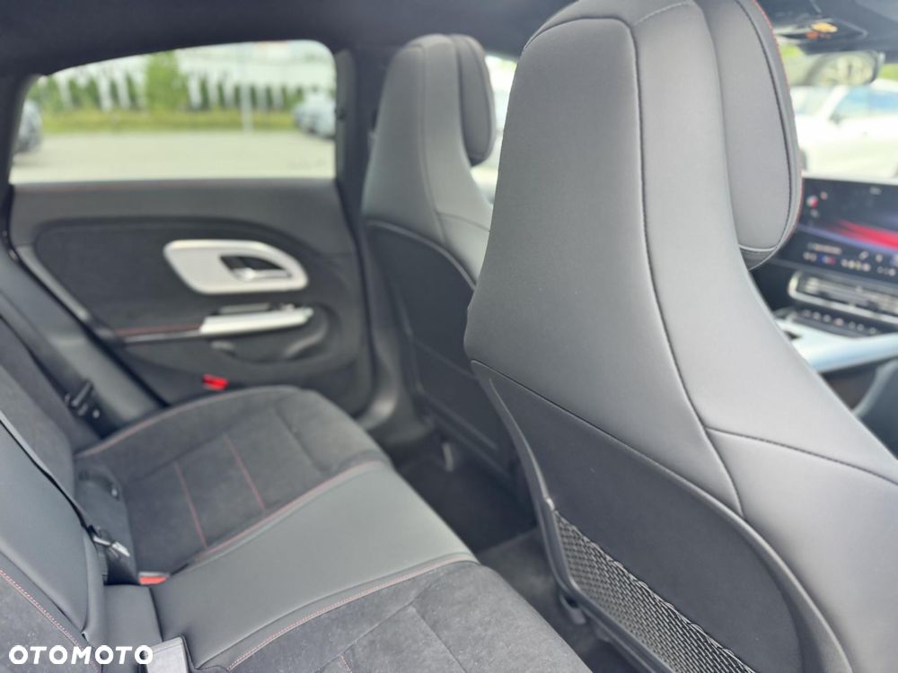 Mercedes-Benz CLA 220 mHEV 4-Matic 8G-DCT - 19