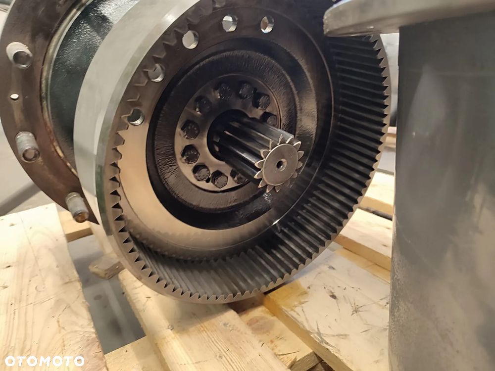 Zwolnica 7700607902 Zwrotnica 7600645001 7700608601 Massey Ferguson 8690 - 9