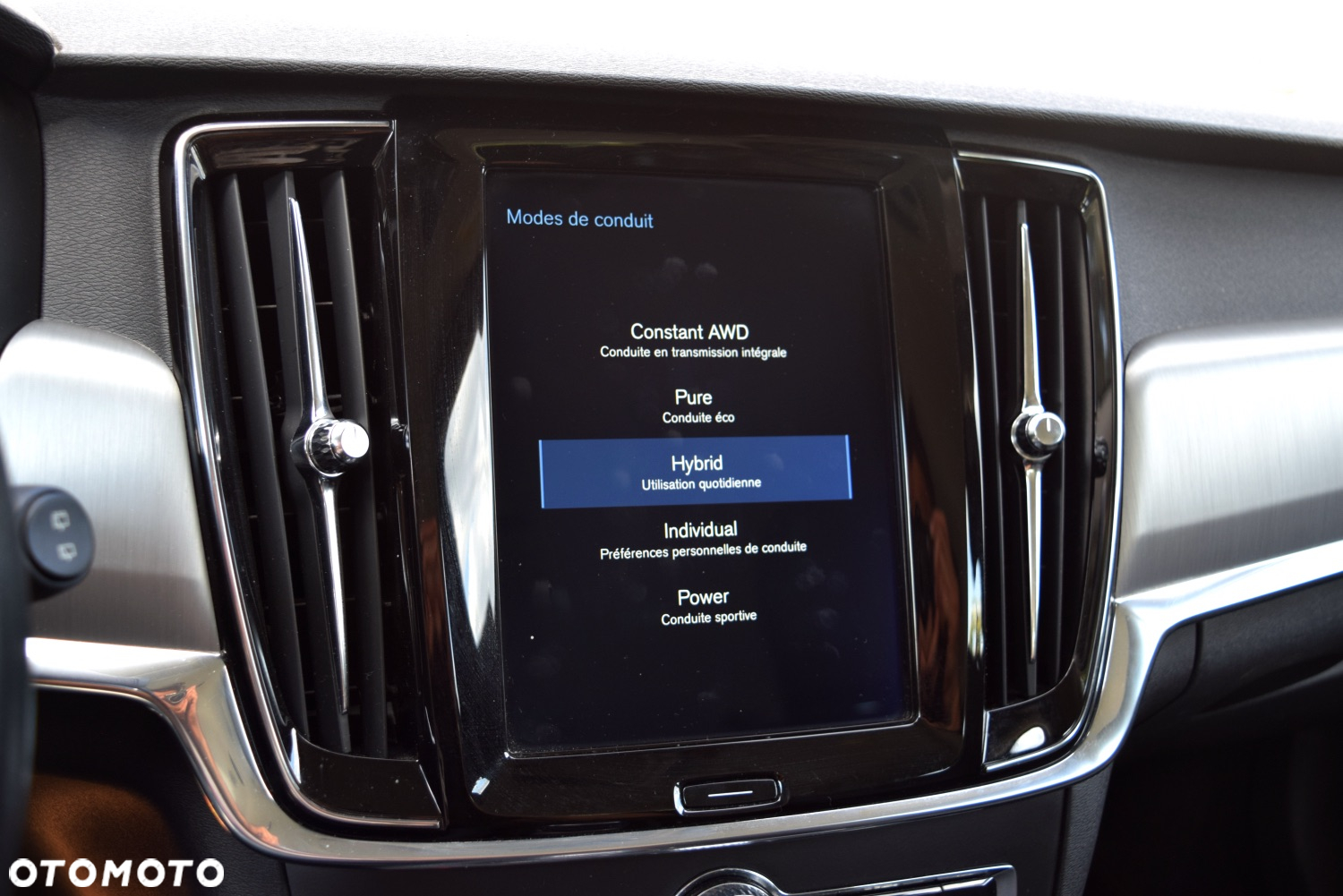 Volvo V90 T8 AWD Plug-In Hybrid Momentum Pro - 17