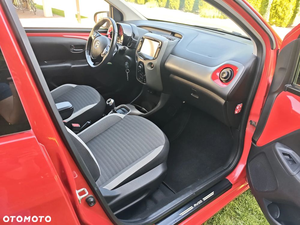 Toyota Aygo x.shift x-play connect - 11