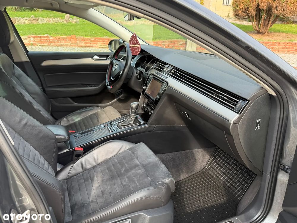 Volkswagen Passat - 11