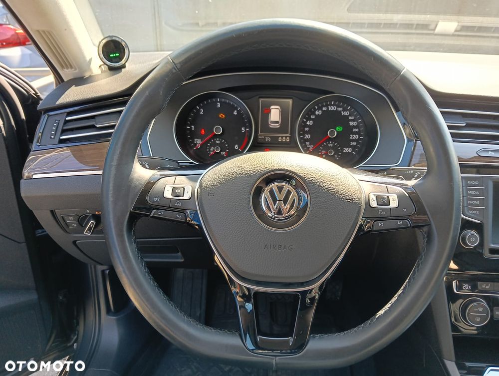 Volkswagen Passat 2.0 TDI SCR DSG Highline - 17