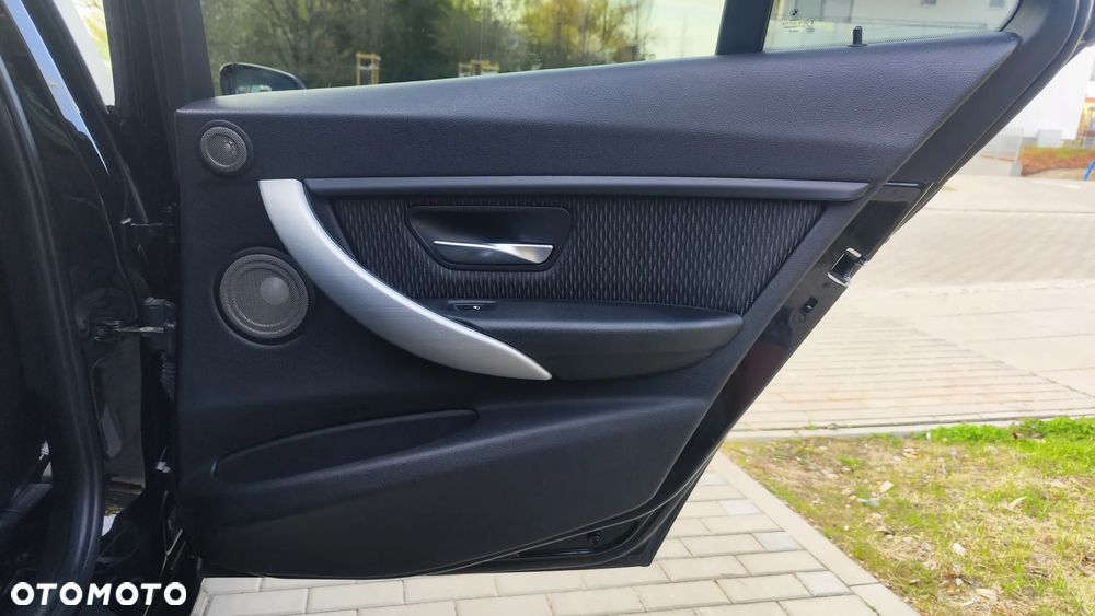 BMW Seria 3 320d - 24
