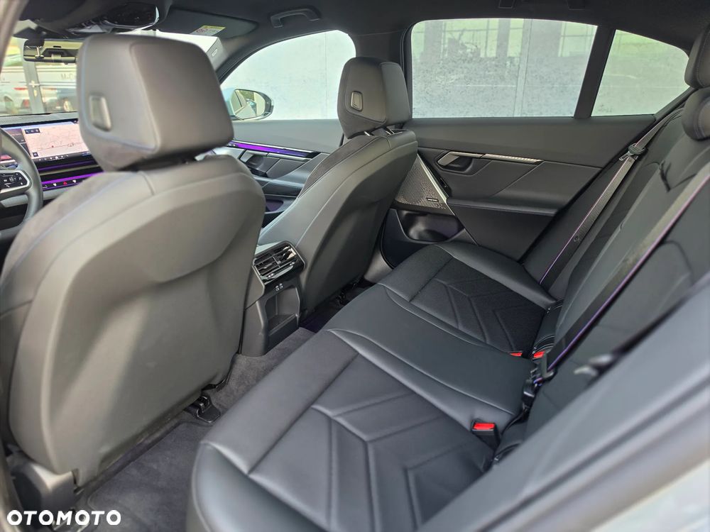 BMW Seria 5 520d mHEV - 33
