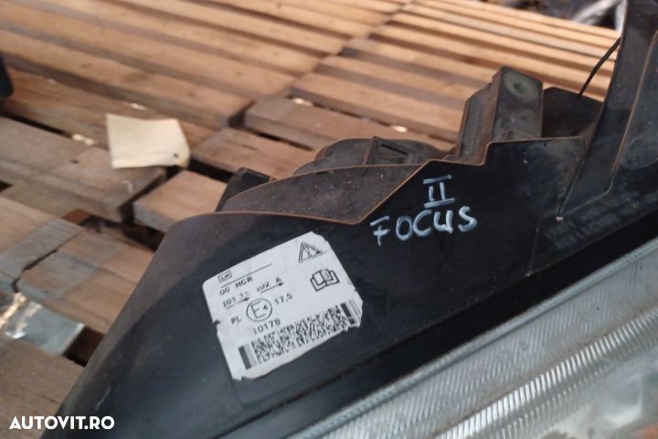 Far stanga Ford Focus 2  [din 2004 pana  2008] seria Hatchback 5-usi 1.6 TDCi MT (109 hp) - 1