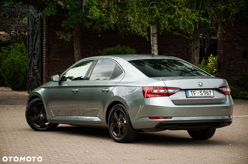 Skoda Superb 2.0 TDI Ambition DSG - 29