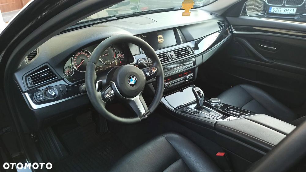 BMW Seria 5 525d xDrive Luxury Line - 24