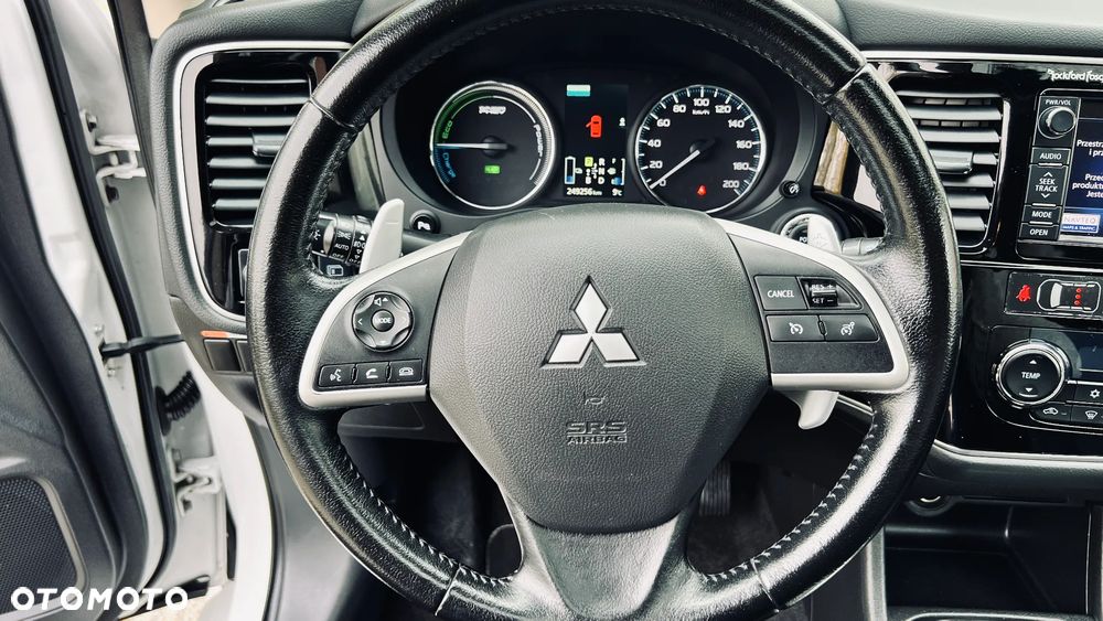 Mitsubishi Outlander - 22