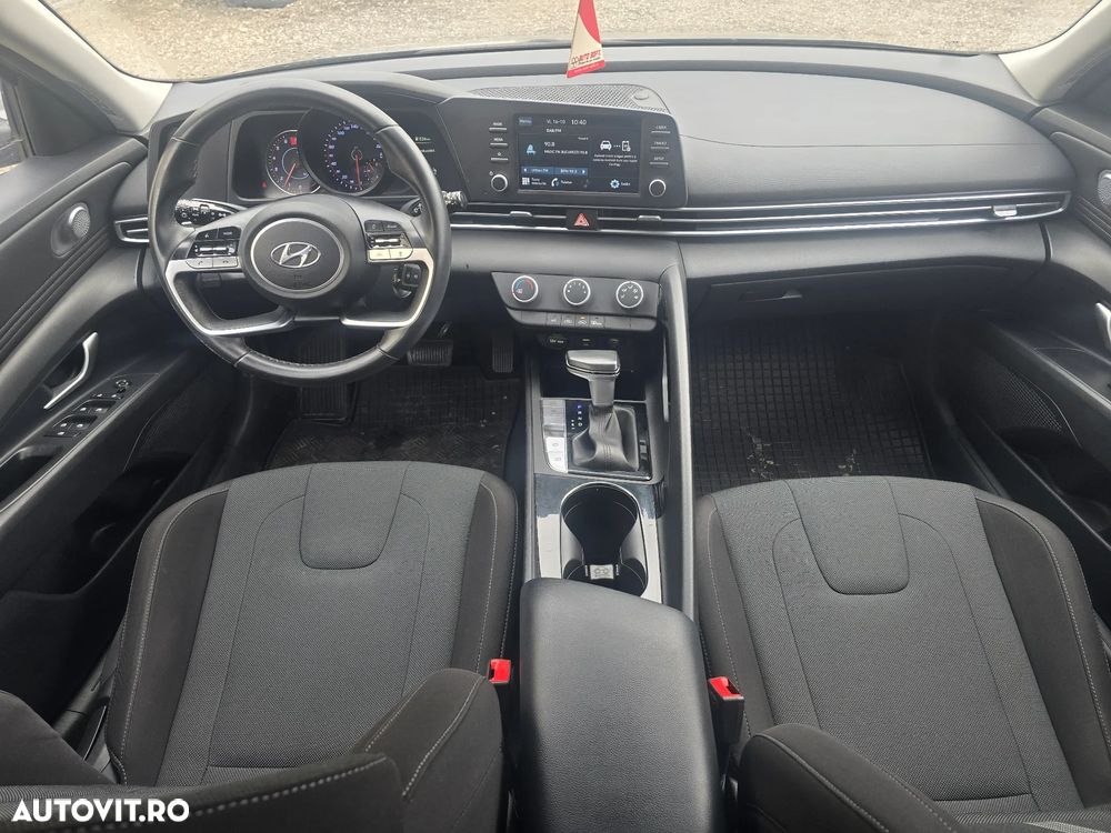 Hyundai Elantra 1.6 l 123 CP CVT Comfort - 13