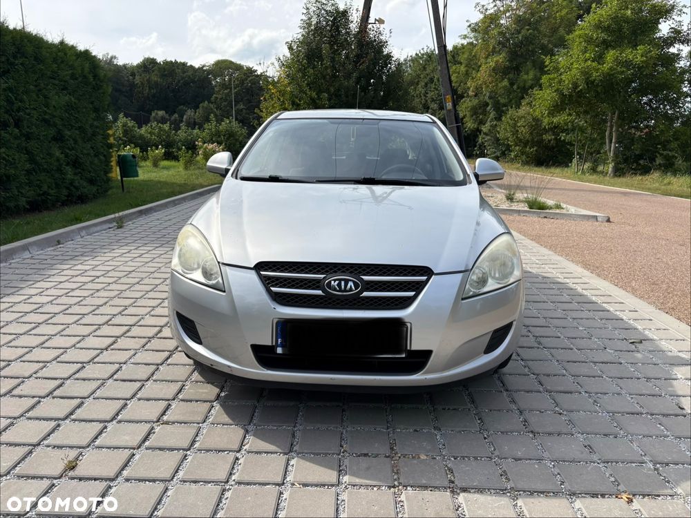 Kia Ceed - 8