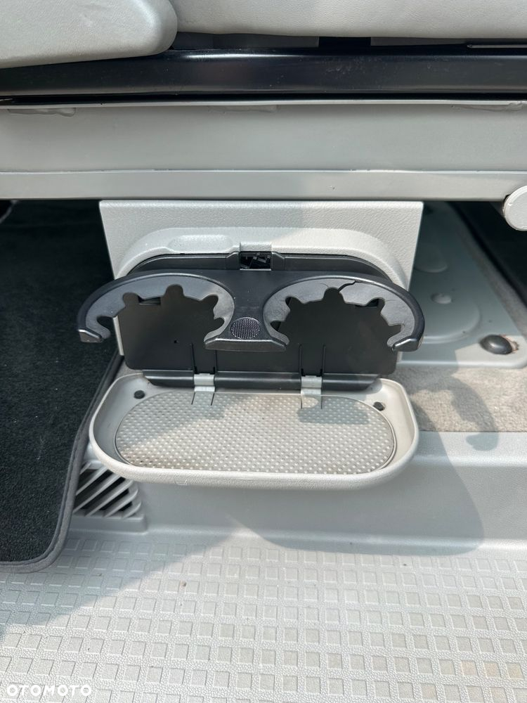 Volkswagen Caravelle - 35