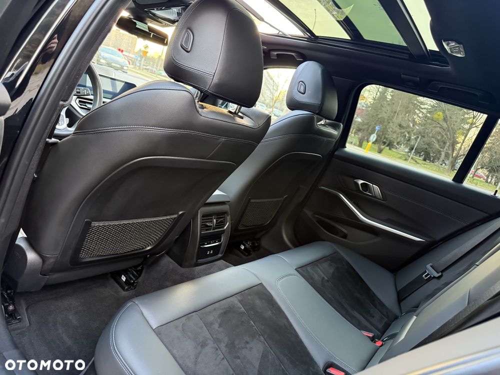 BMW Seria 3 320d xDrive M Sport - 31