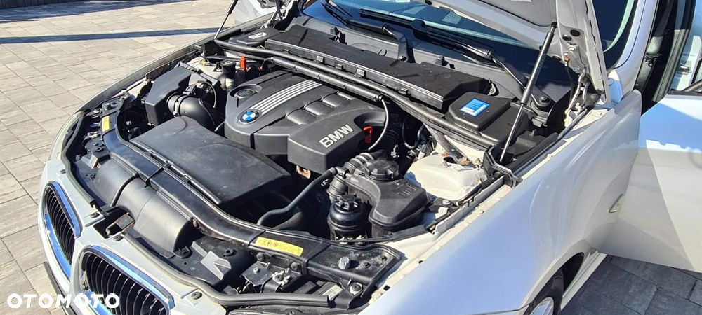 BMW Seria 3 320d DPF Touring - 10