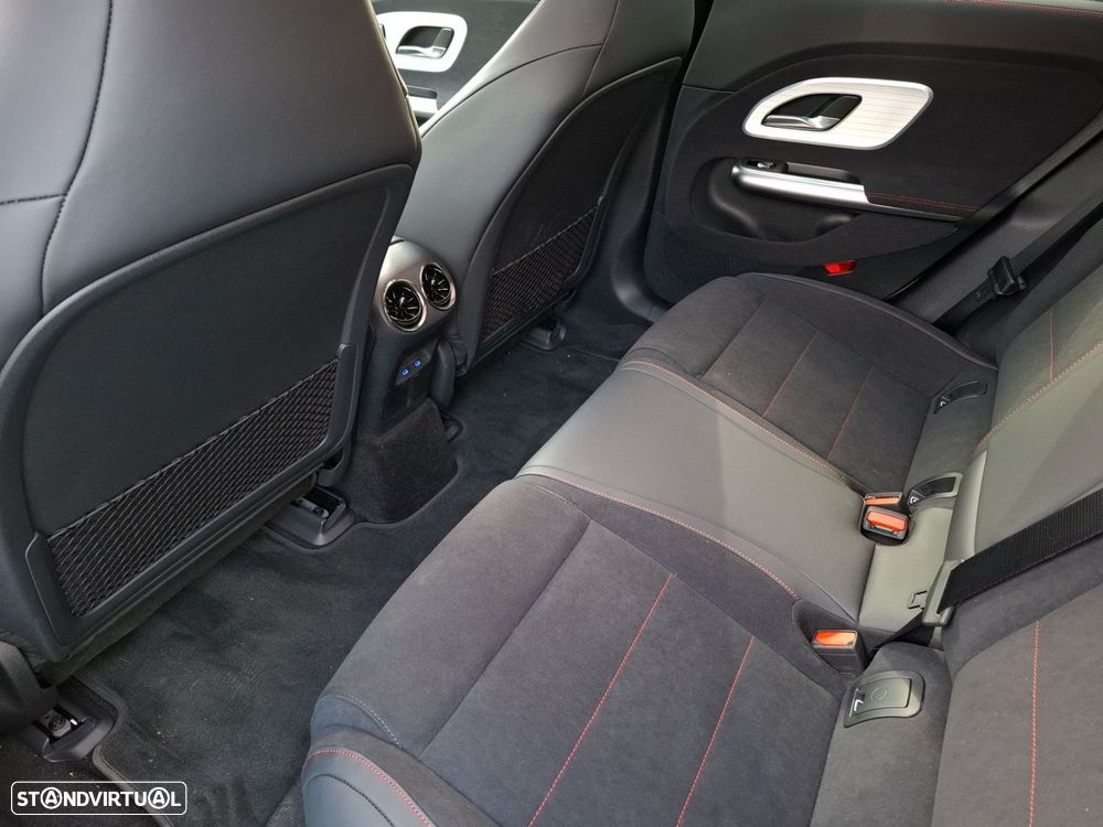 Mercedes-Benz CLA 350 EQ Shooting Brake 4Matic - 26