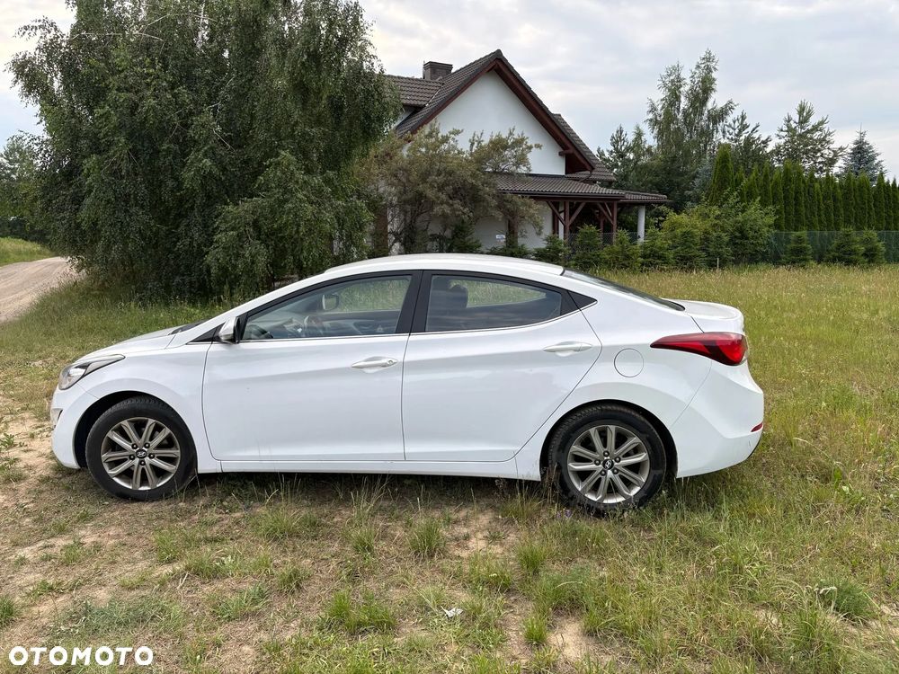 Hyundai Elantra - 8