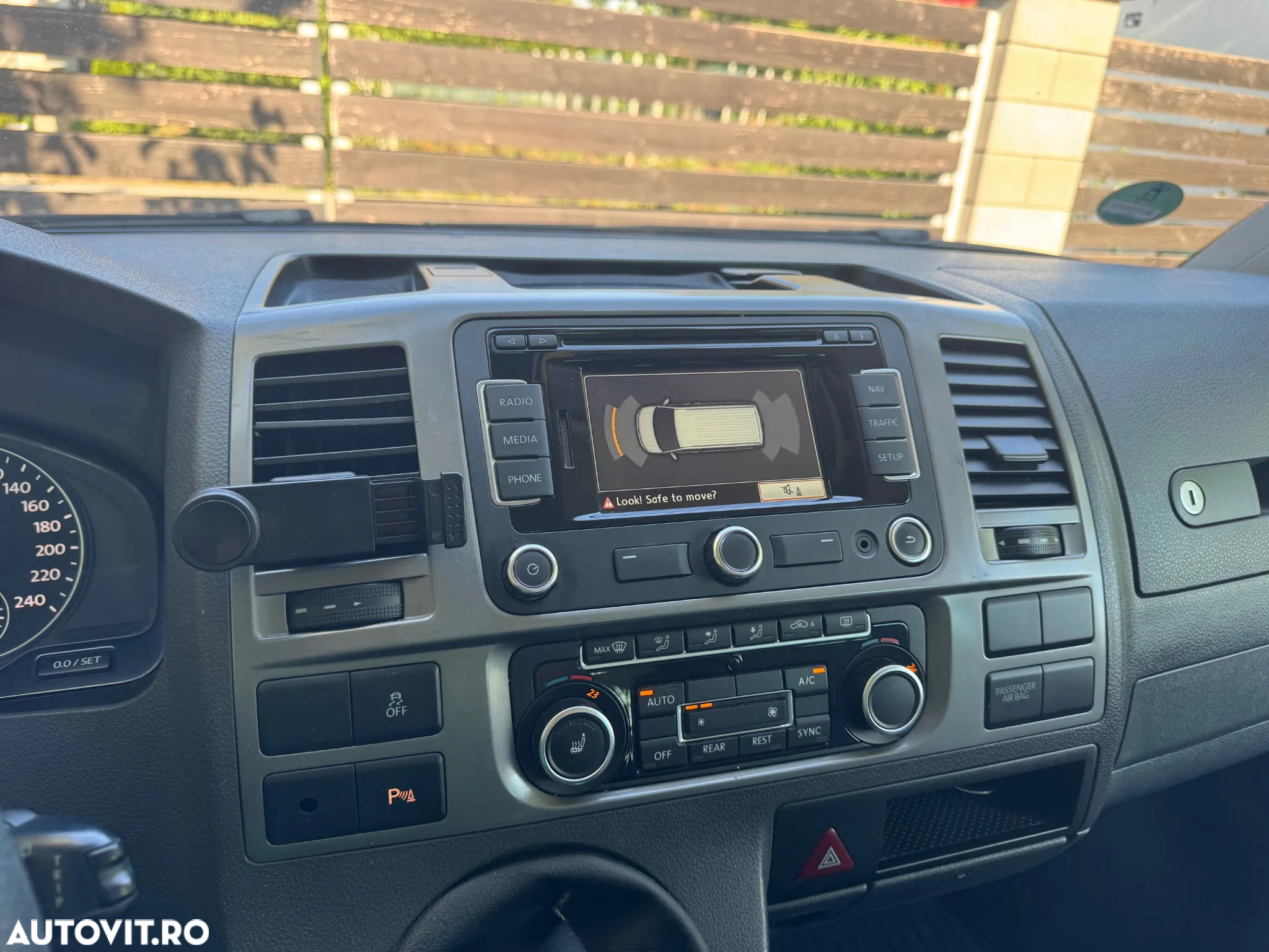 Volkswagen Caravelle - 6