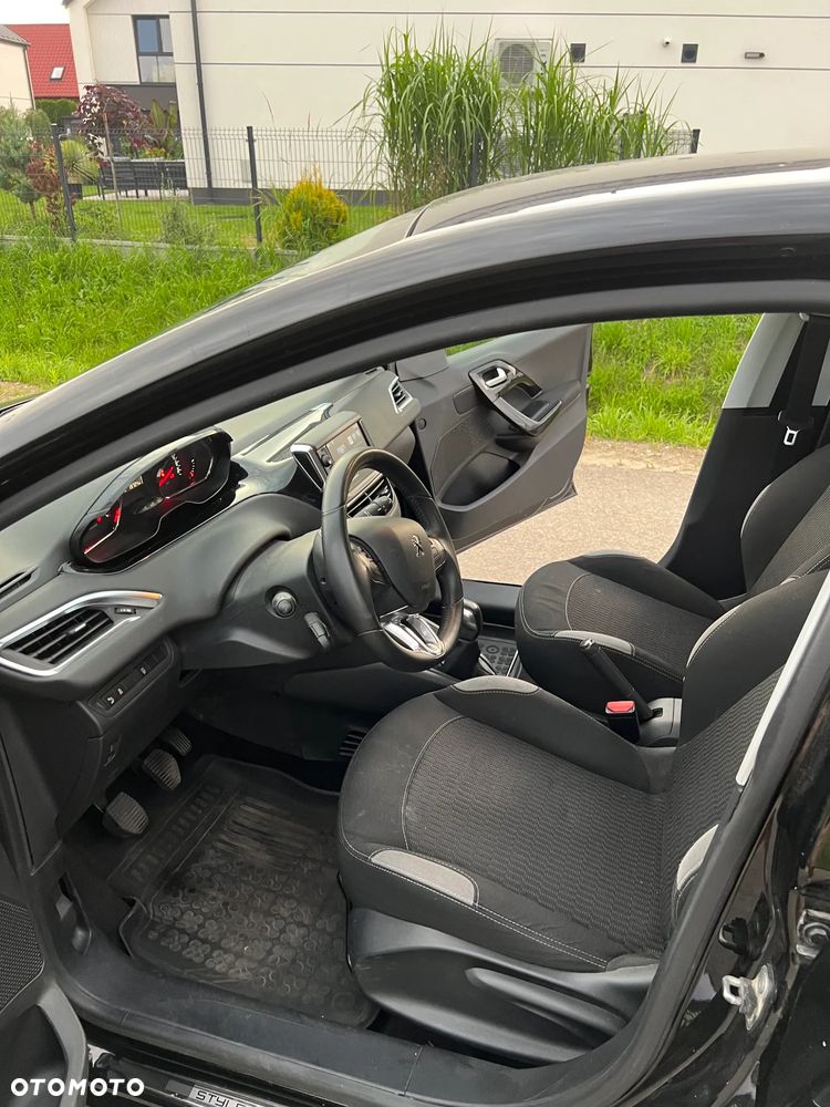 Peugeot 208 1.2 PureTech Style - 9